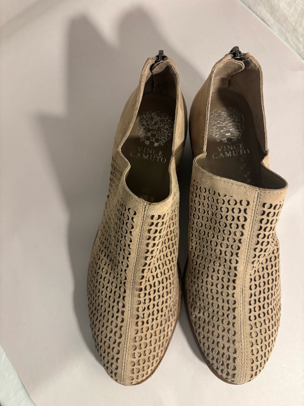 Vince Camuto women’s shoes
Size 7.5